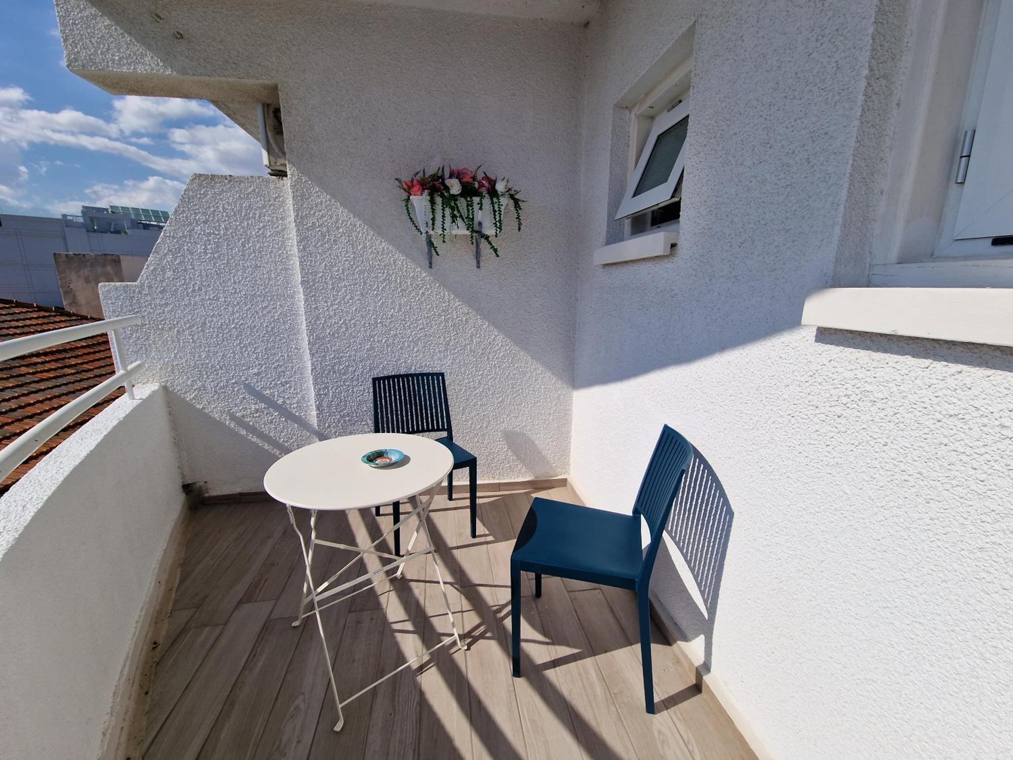 Kitieos Central Apts 100M From Finikoudes Beach Larnaca Bagian luar foto